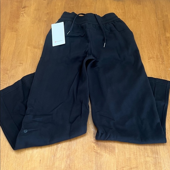 Scuba Mid-Rise Wide Leg Pant *Regular - Picture 3 of 3